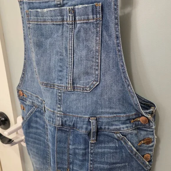 Bullhead Denim Overalls – Size M – Medium Wash Distressed Overall Jumpsuit - Picture 4 of 10